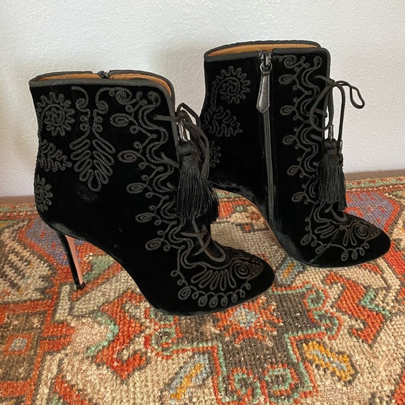 Gorgeous Embroidered Aquazurra boots - Picture 2 of 4